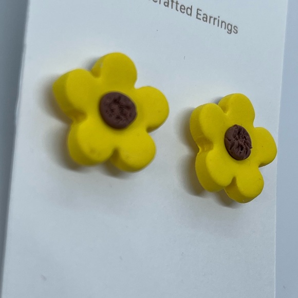 🌼Handmade Yellow Flower Earrings - Picture 2 of 5